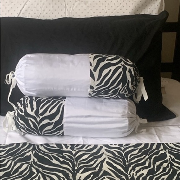 7 Piece Twin Bed set: Bedspread(coverlet) Pillowcases Pillow-rollsFittedFlat